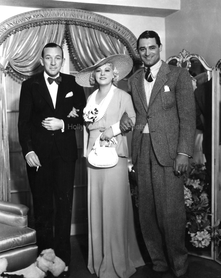 1933 8 With Noel Coward.jpg